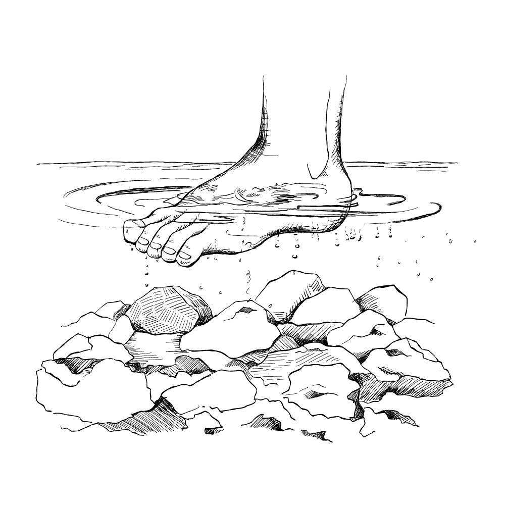 目の前の海には入らないでください。岩盤が多く大変危険です。遊泳はお近くの海水浴場で行ってください。